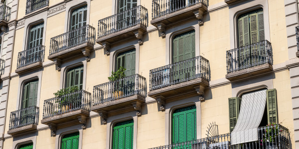 Puertas y Ventanas de Aluminio / PVC a medida en Tarragona · Aislamientos Acústicos
