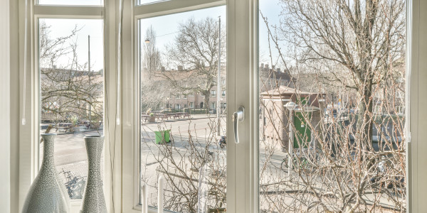 Puertas y Ventanas de Aluminio / PVC a medida en Tarragona · Bisagra Oculta