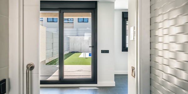Puertas y Ventanas Insonorizadas de Aluminio / PVC en Tarragona · Puertas Correderas a Medida Insonorizadas
